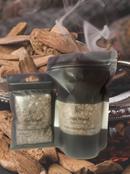 oud wood smells rich, warm, and earthy, with smoky, leathery, and sweet nuances.